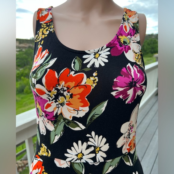 Agnes and Dora Floral Dress - Picture 6 of 11